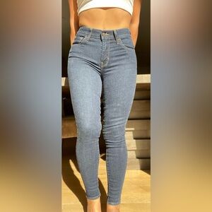 ✨2 for $30 + discounted shipping✨ Levi’s 720 High Rise Super Skinny Jeans